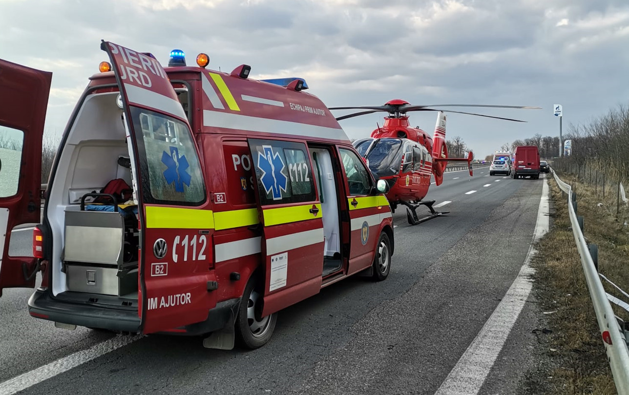 Accident rutier pe A1. Trei persoane sunt rănite dintre care una încarcerată. La locul evenimentului au fost mobilizate forțe de la Detașamentul Titu cu o autospecială de descarcerare, de la Garda Potlogi cu o autospecială de stingere, de la Detașamentul Găesti cu o autospecială de stingere și o ambulanță SMURD, iar de la SAJ Dâmbovița două echipaje.