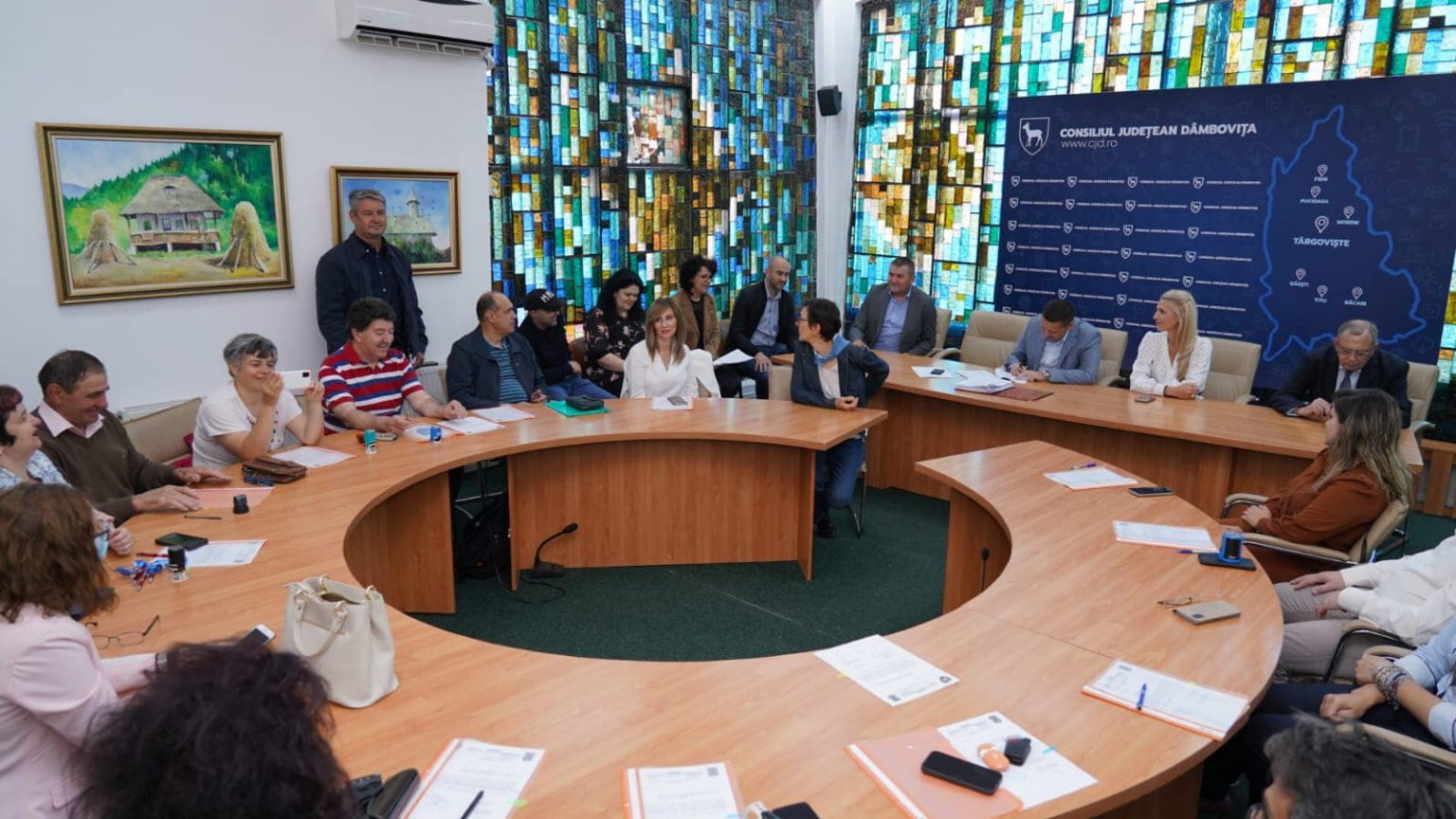 Finanțări nerambursabile oferite de CJ Dâmbovița pentru 19 contracte în domeniile sport, educație civică, social, turism și tineret