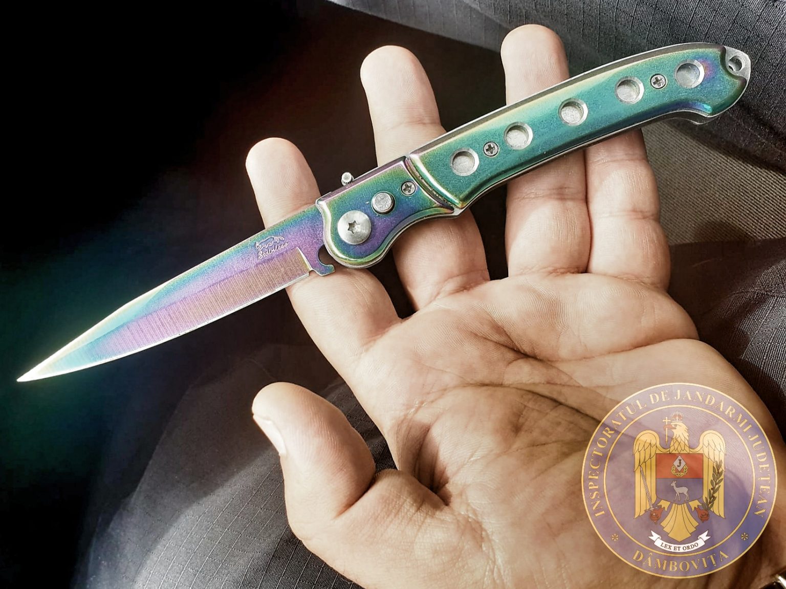 Obiect periculos depistat de jandarmii dâmbovițeni asupra unui elev