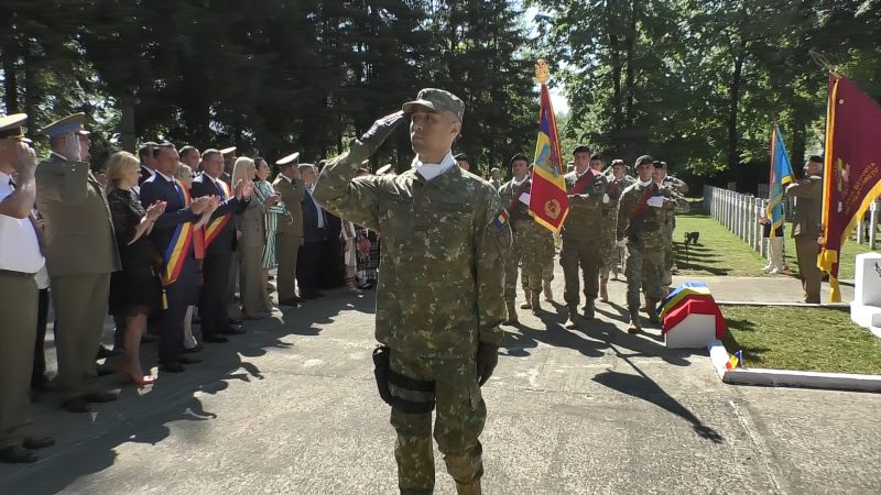 La Cimitirul de Onoare Românesc de la Teiș, ceremonial militar-religios, organizat în cinstea Zilei Eroilor