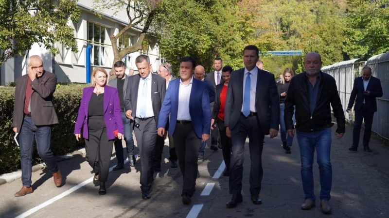 Uzina Mecanică Mija şi la Uzina Automecanică Moreni, filiale ale Romarm, au fost vizualizate, joi, 6 octombrie 2022, de ministrul Economiei, Florin Spătaru