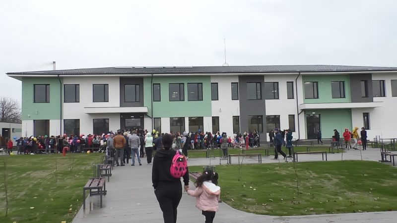 La Corbii Marii, în satul Ungureni, au fost inaugurate Școala și Grădinița