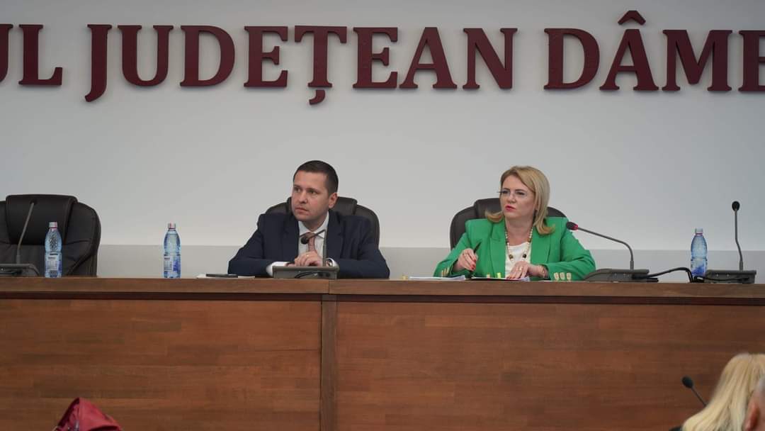 Trebuie să se lucreze la capacitate maximă, acesta a fost mesajul transmis de prefectul Claudia Gilia și președintele CJ Dâmbovița, Corneliu Ștefan, tuturor primarilor dâmbovițeni