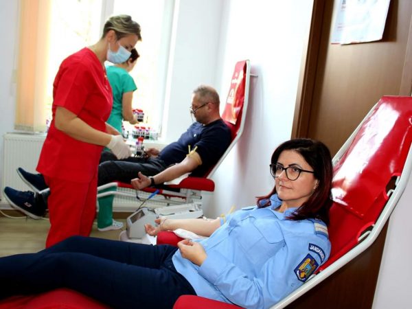 Dâmbovițenii sunt invitați alături de jandarmi la campania “Donează sânge! Salvează o viață!”
