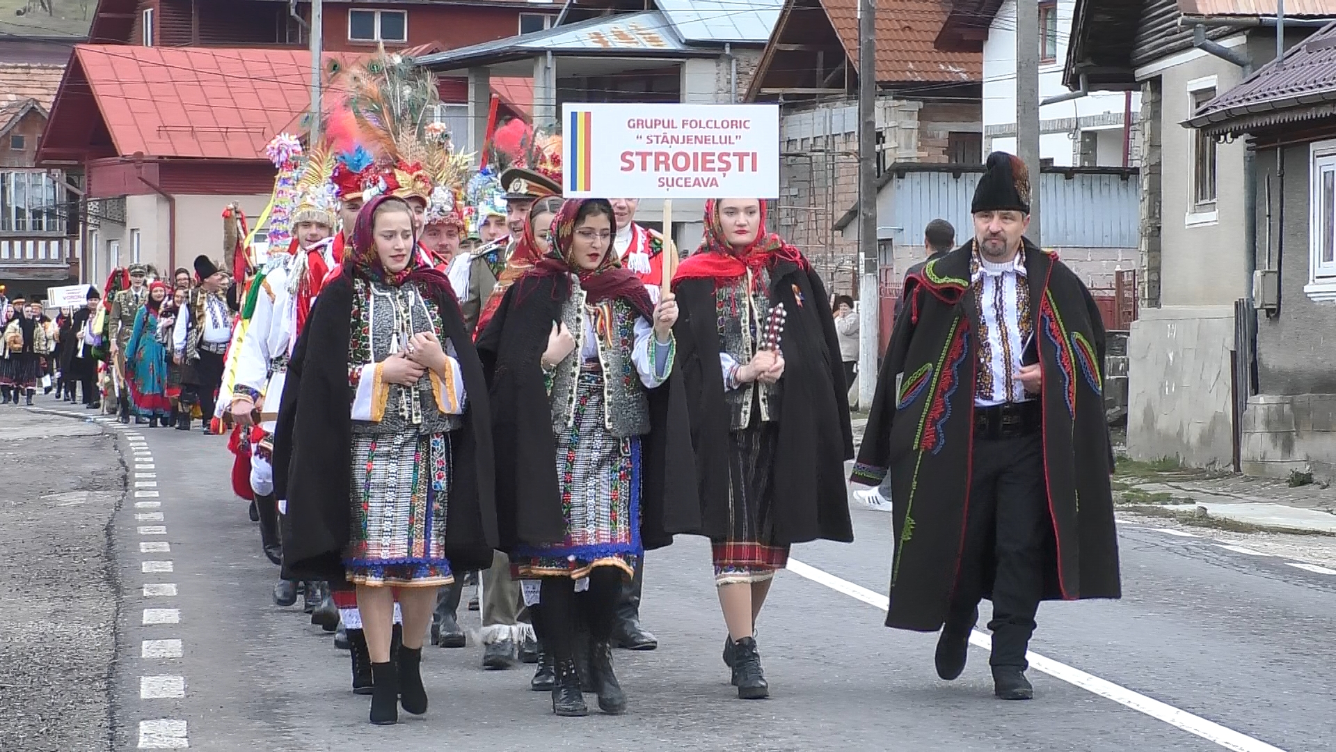 Colinde, urături și obiceiuri străvechi la Festivalul Colindelor de la Moroeni 