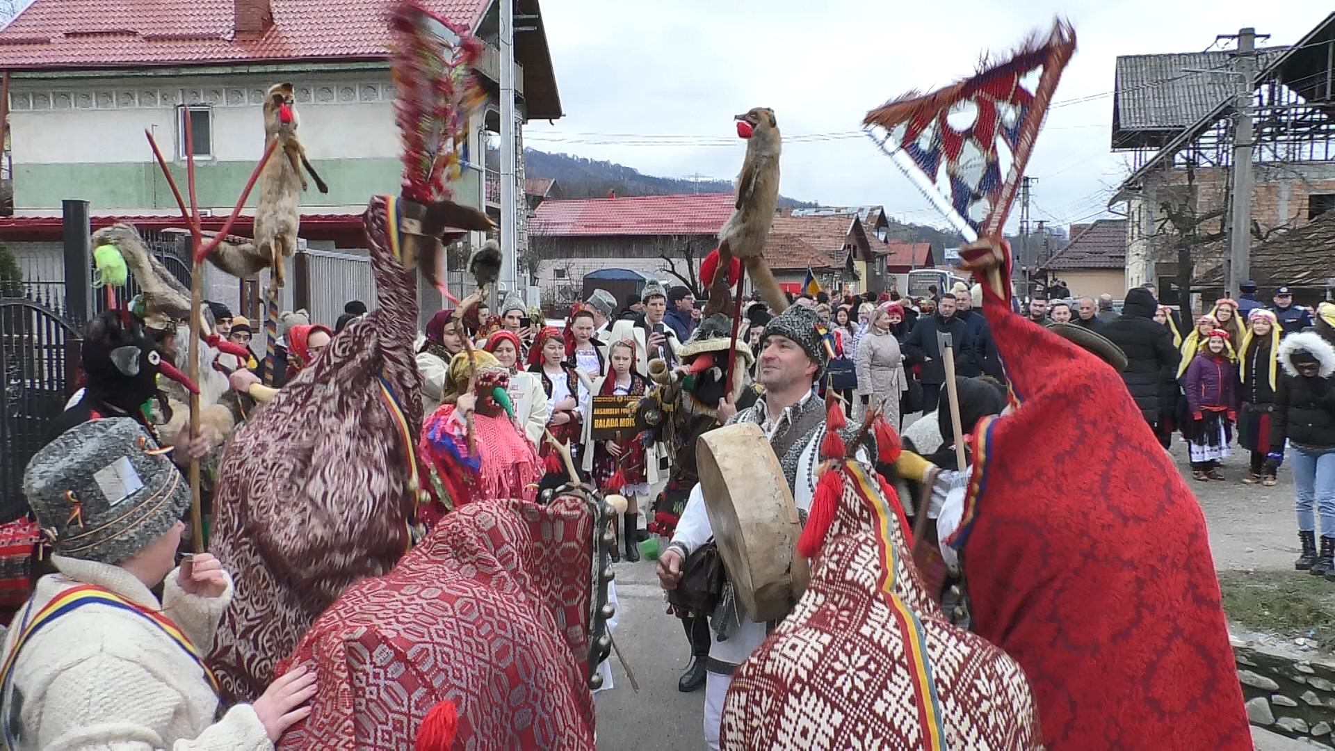 Colinde, urături și obiceiuri străvechi la Festivalul Colindelor de la Moroeni 