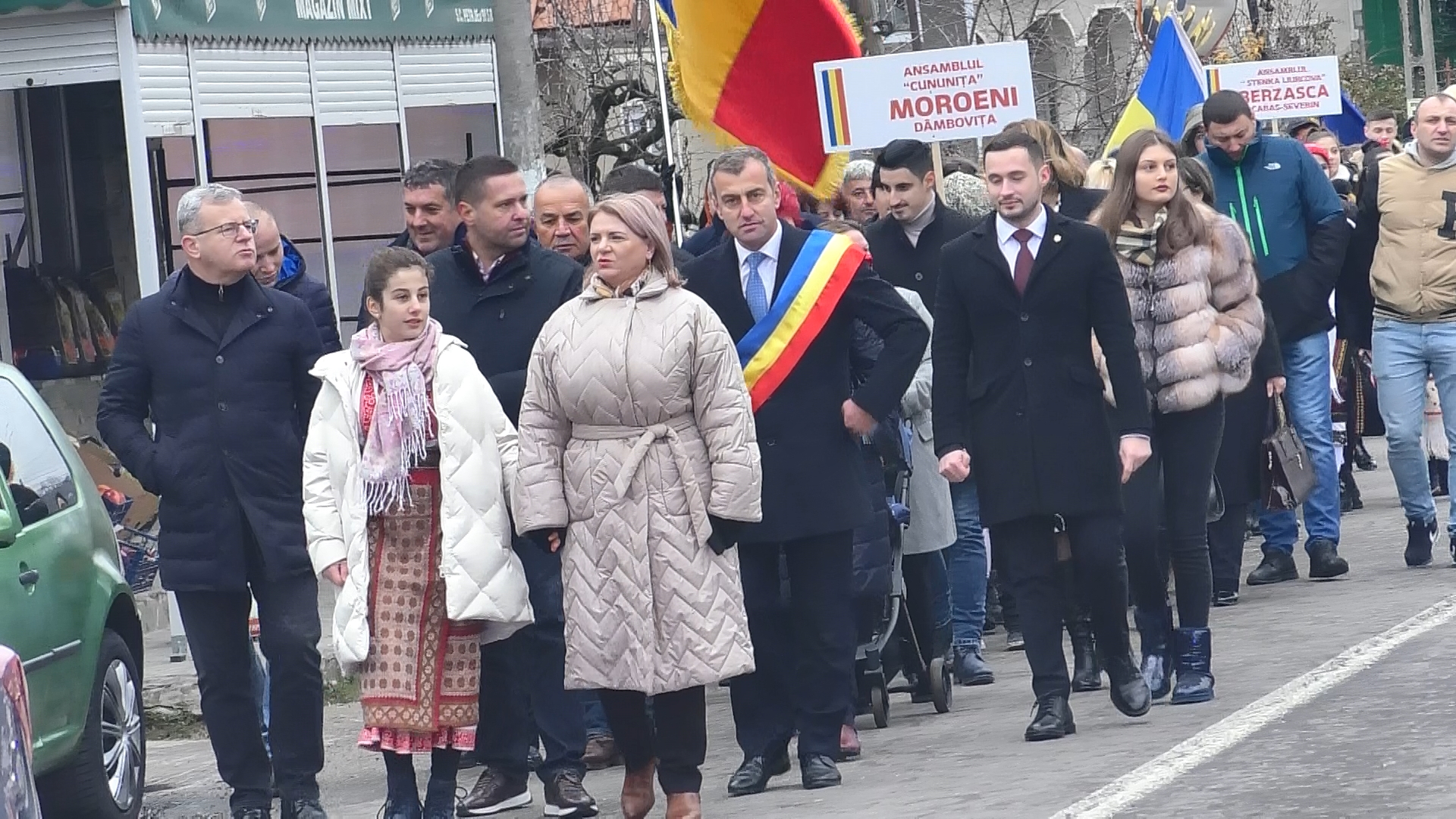 Colinde, urături și obiceiuri străvechi la Festivalul Colindelor de la Moroeni 