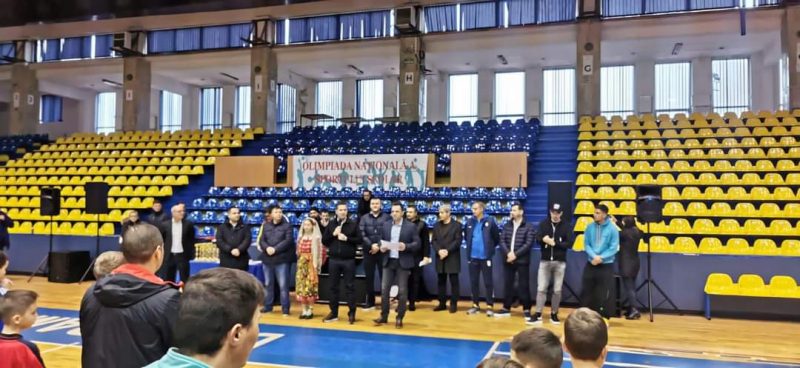 150 de elevi de gimnaziu, prezenți la Sala Polivalentă din Târgoviște unde s-a ținut etapa județeană de fotbal din cadrul Olimpiadei Naționale a Sportului Școlar
