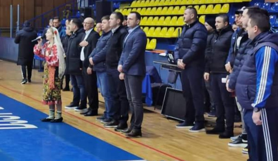 150 de elevi de gimnaziu, prezenți la Sala Polivalentă din Târgoviște unde s-a ținut etapa județeană de fotbal din cadrul Olimpiadei Naționale a Sportului Școlar