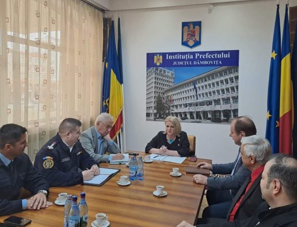 Prefectul județului Dâmbovița, Claudia Gilia alături de Poliție, Jandarmeriei, Pompieri, DSV și DSP, a stabilit planul de măsurile pentru ca dâmbovițenii să aibă sărbători în liniște