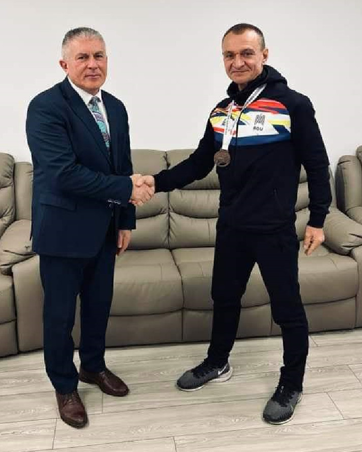 Găeșteanul Bratu Victor Florin, medaliat cu bronz la Campionatul Mondial de Atletism, Primăria Găești l-a premiat