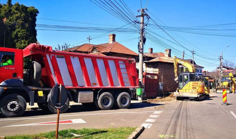 Se lucrează pe strada Calea Domnească din Târgoviște