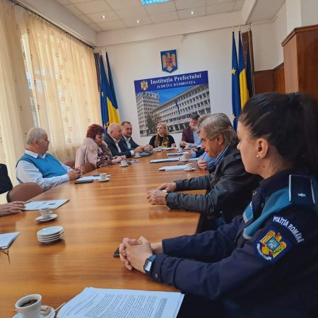 Prefectul județului Dâmbovița, Claudia Gilia s-a întâlnit cu Comisiei de Dialog Social