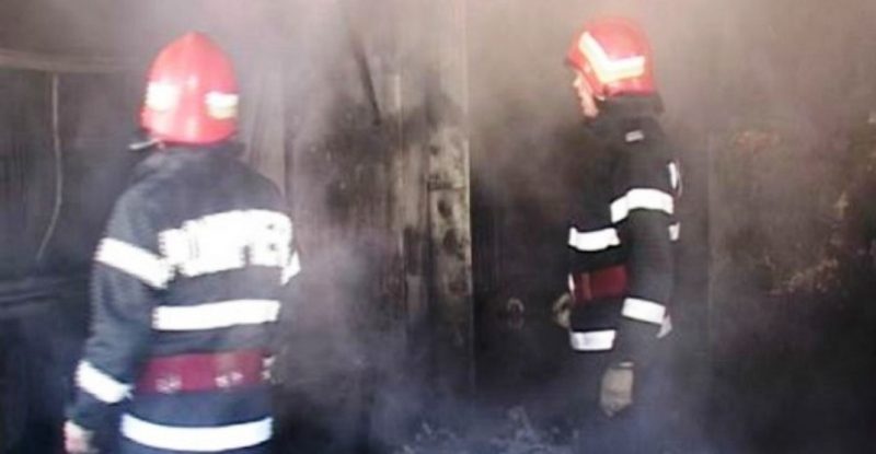 Incendiu izbucnit la o casă în comuna Bărbulețu, sat Gura Bărbulețului, pe DJ 712 A