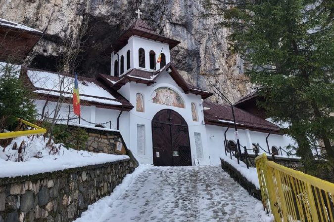 Nu ratați o vizită la Peștera Ialomiței