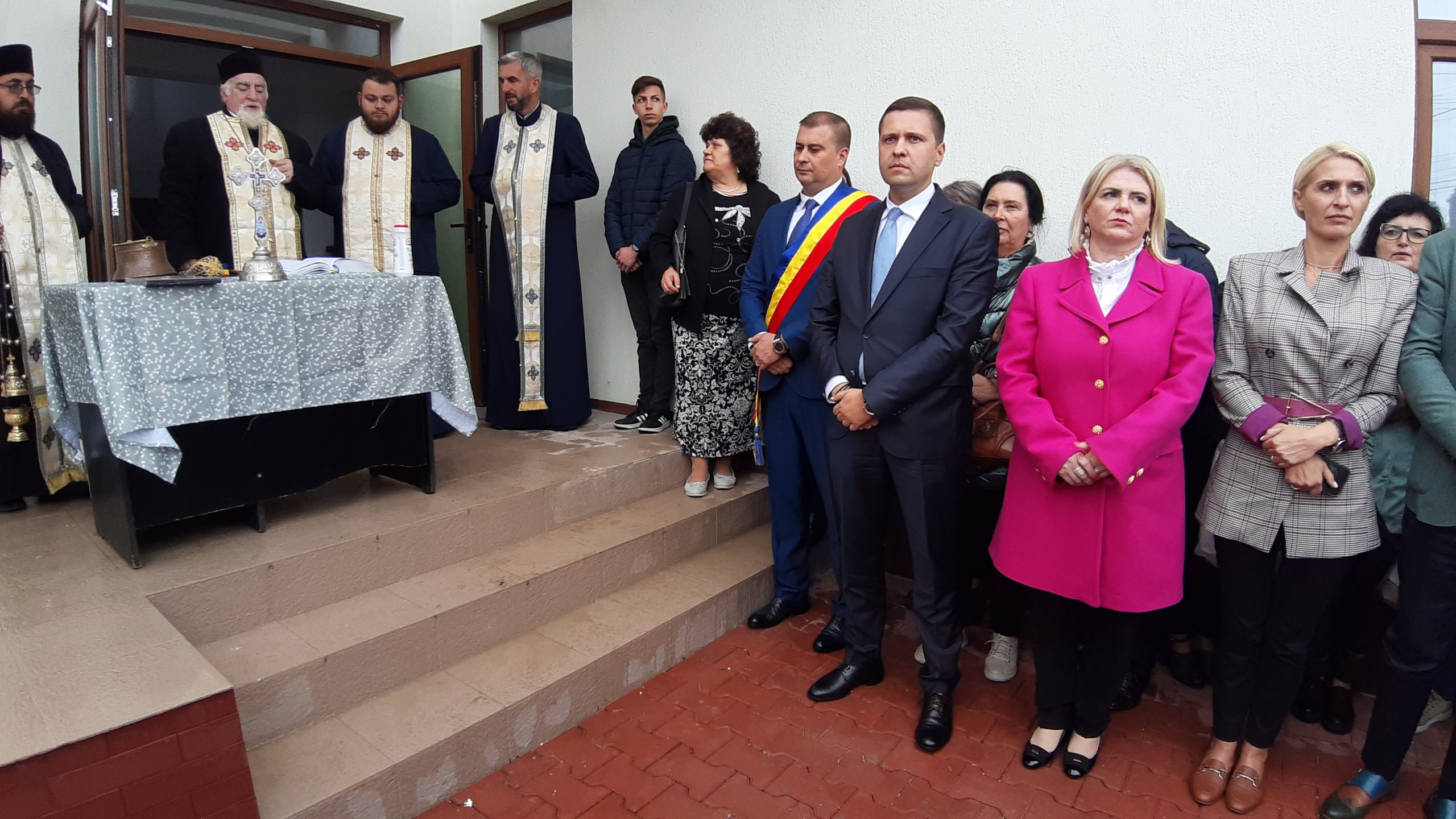 Comuna Produlești are un  Centru medical la standarde europene, cetățenii pot beneficia de servicii medicale de calitate.