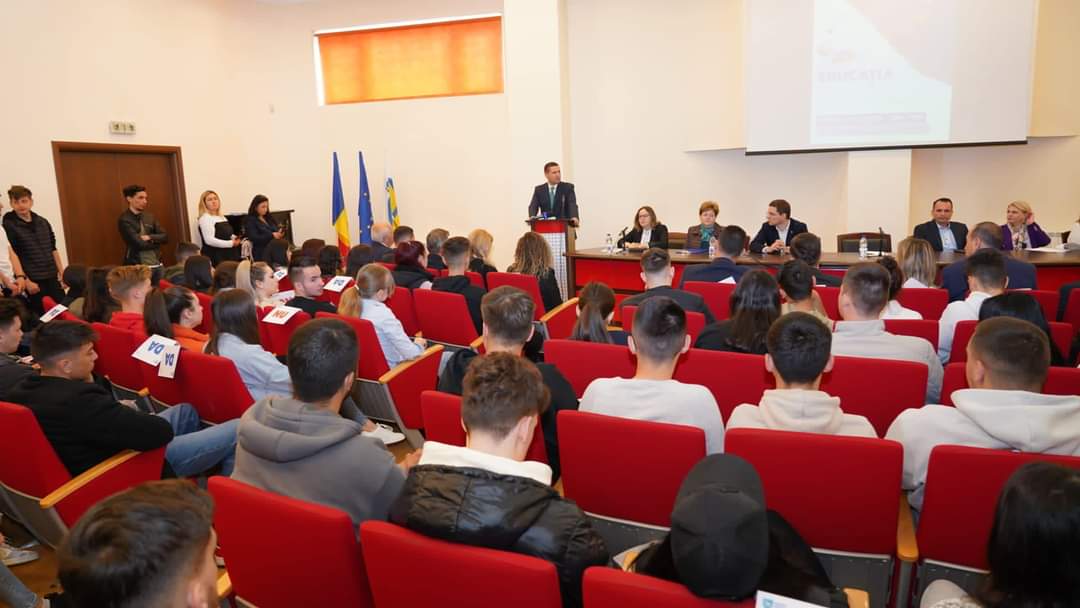 CJ Dâmbovița a organizat conferința cu tema: "Educația formală și non formală în perspectiva Anului european al competențelor"