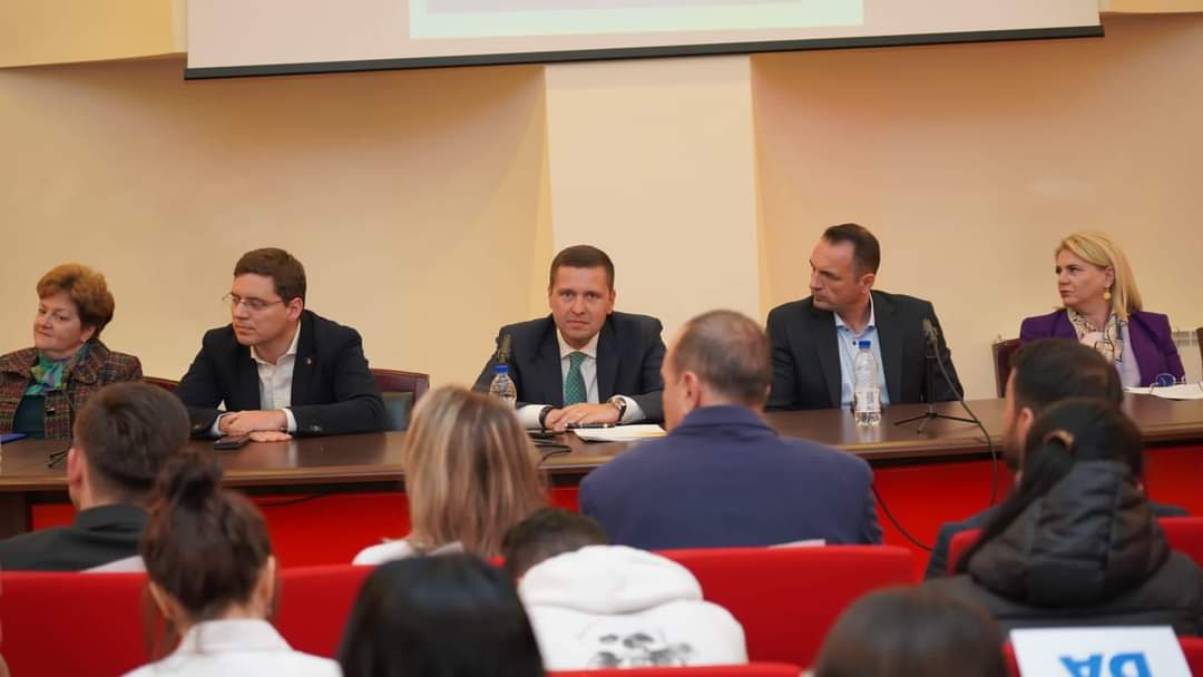 CJ Dâmbovița a organizat conferința cu tema: "Educația formală și non formală în perspectiva Anului european al competențelor"