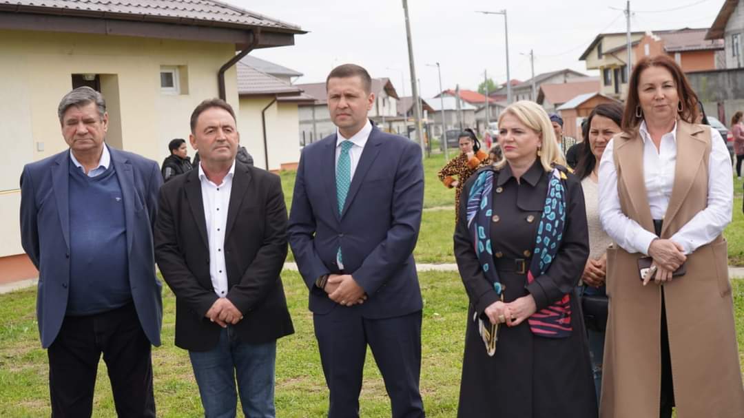 Proiectul depus de administrația locală de la Potlogi și implementat cu succes,  face parte Programul „Locuințe sociale pentru comunitățile de romi”