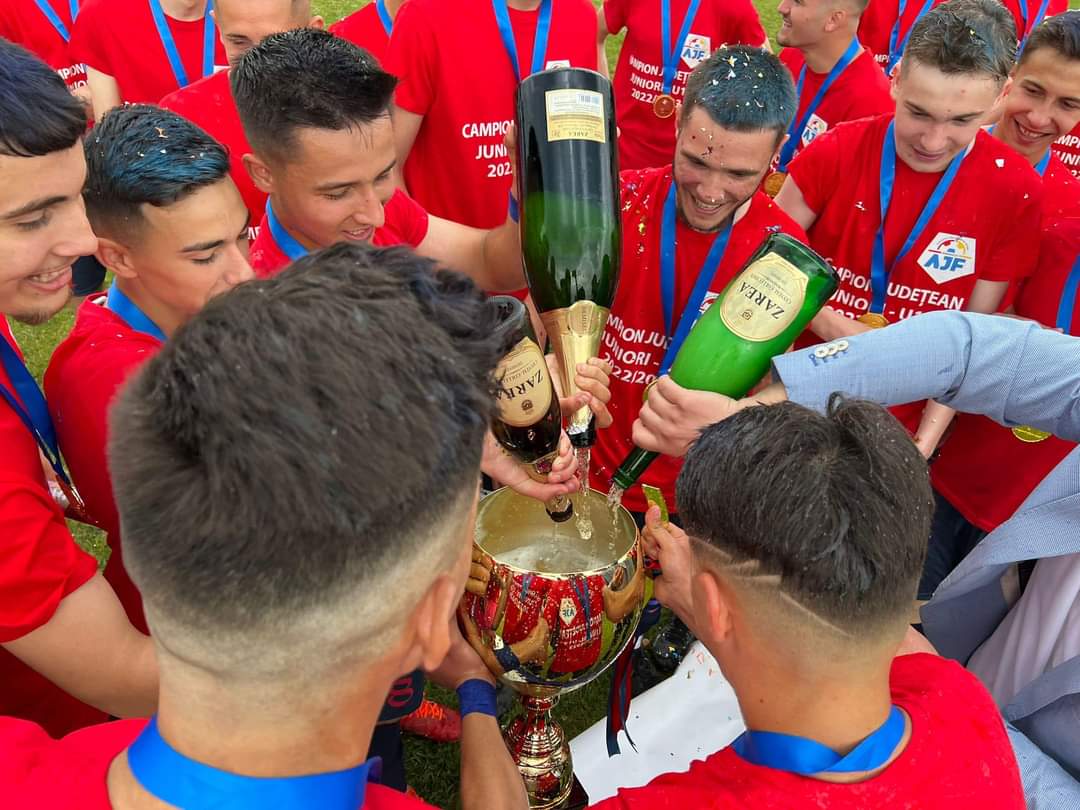 Mare sărbătoare, Străjerii Răzvad U 19 sunt campionii județului, au câștigat campionatul județean 2022-2023.