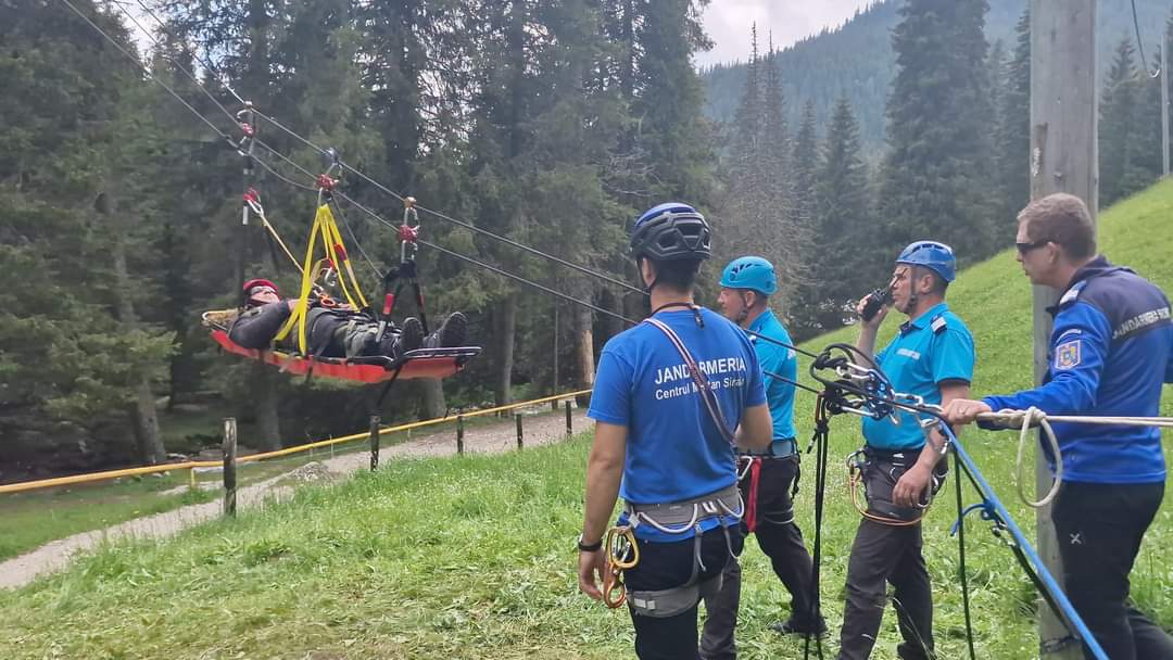 Jandarmii, pompierii și salvamontiștii dâmbovițeni au fost în alertă, au avut mai multe intervenții în zona montană Padina-Peștera 