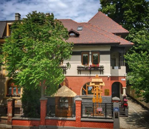 Casa Comunelor României și principalele simboluri ale satului românesc
