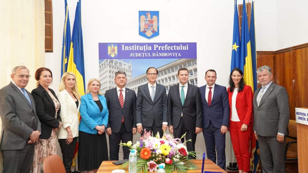 Președintele CJ Dâmbovița, Corneliu Ștefan alături de prefectul județului, Claudia Gilia și primarul municipiului Târgoviște, Cristian Stan 