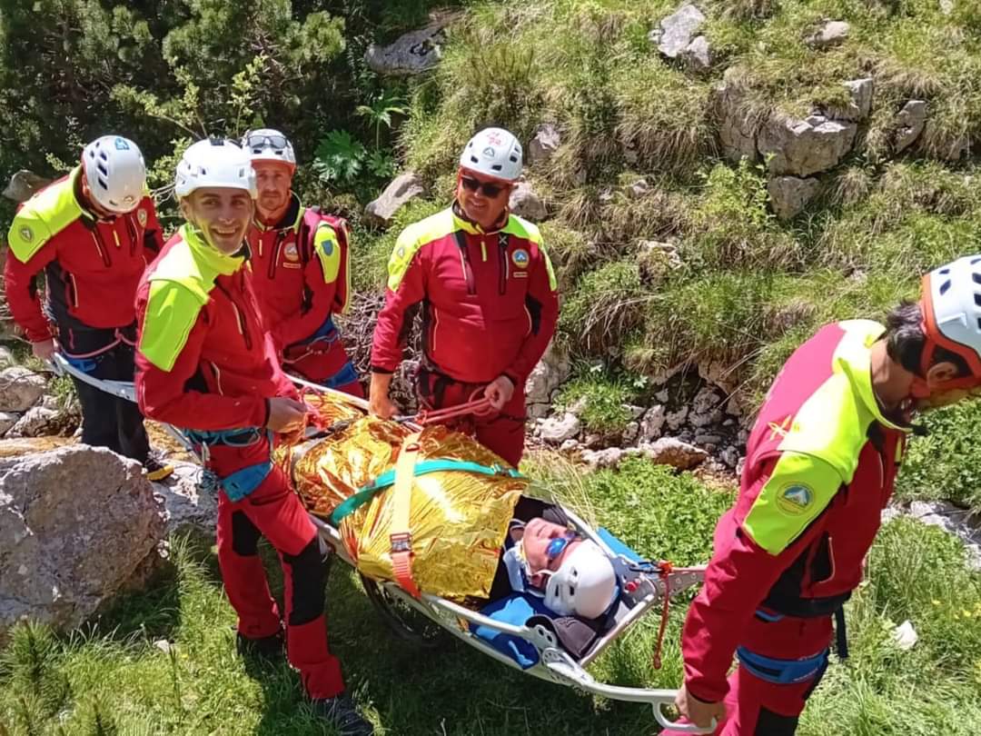 Prin intermediul unui apel de urgență la 112, jandarmii montani au fost solicitați să intervină pentru sprijinirea efectivelor ISU Dâmbovița