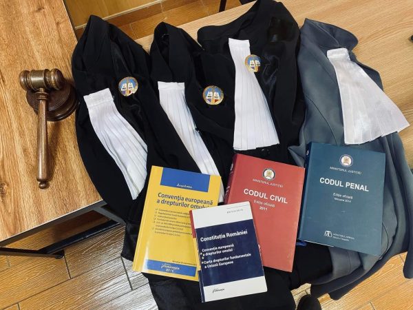 Toți judecătorii și procurorii intră în greva de astăzi