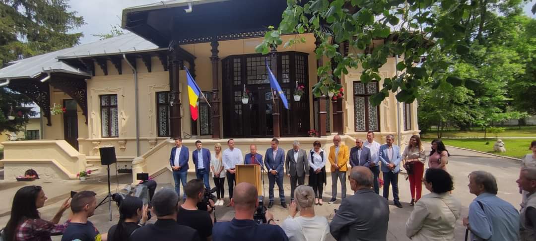 A avut loc redeschiderea pentru public a Muzeului Scriitorilor Dâmboviţeni, după  mai bine de două secole de la construirea casei lui Ioan Alexandru Bratescu-Voinești