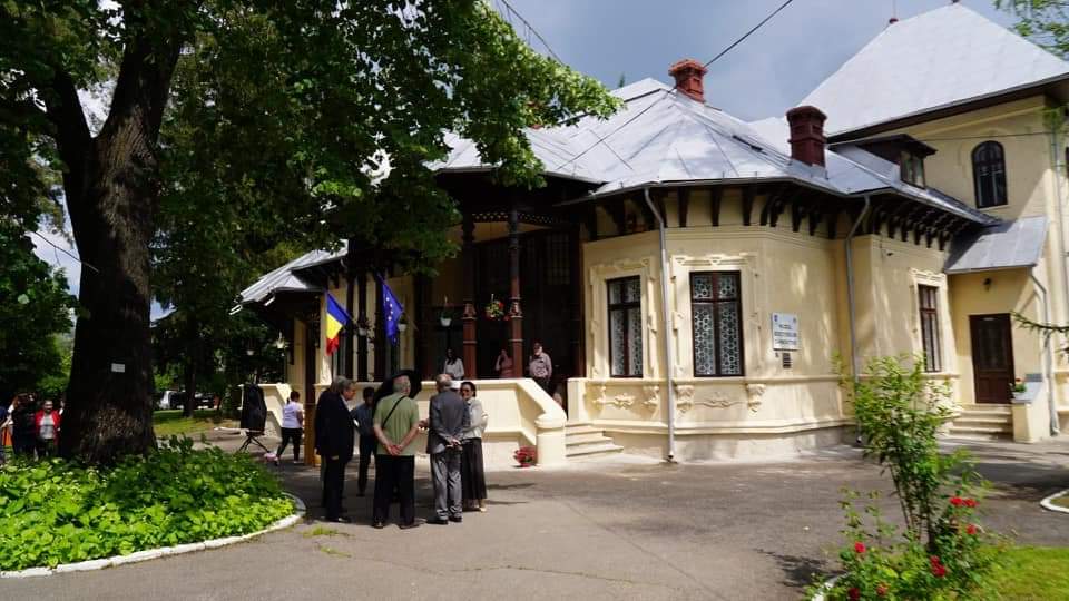 A avut loc redeschiderea pentru public a Muzeului Scriitorilor Dâmboviţeni, după  mai bine de două secole de la construirea casei lui Ioan Alexandru Bratescu-Voinești