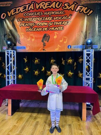 Micii artiști dâmbovițeni s-au întors cu trofee de la Concursul „O vedetă vreau să fiu!”