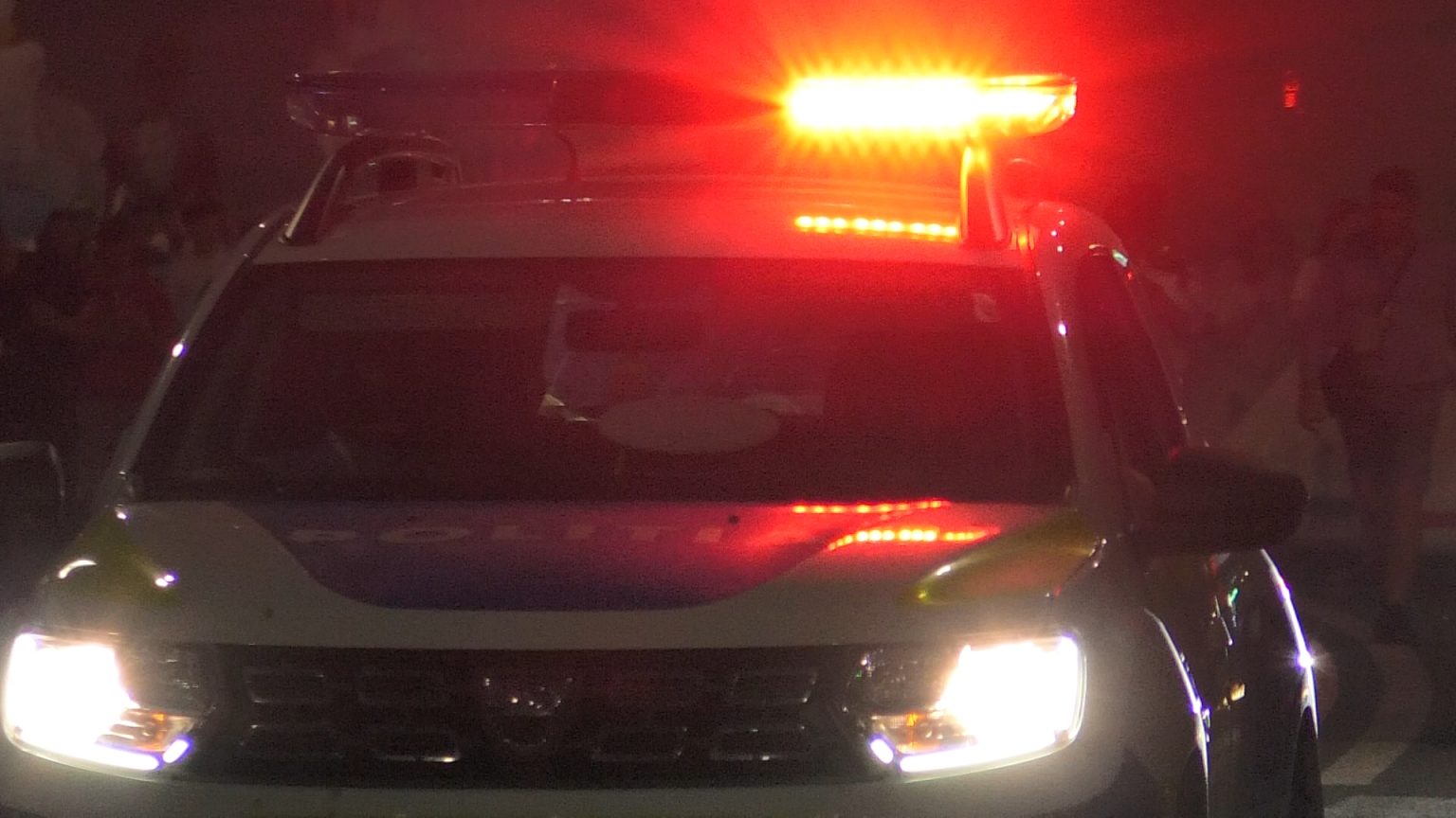 Un bărbat a spart cu lopata, geamurile unei benzinării