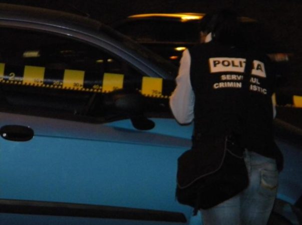 Un bărbat a fost reținut pentru conducerea unui vehicul fără permis și distrugerea a două autoturisme