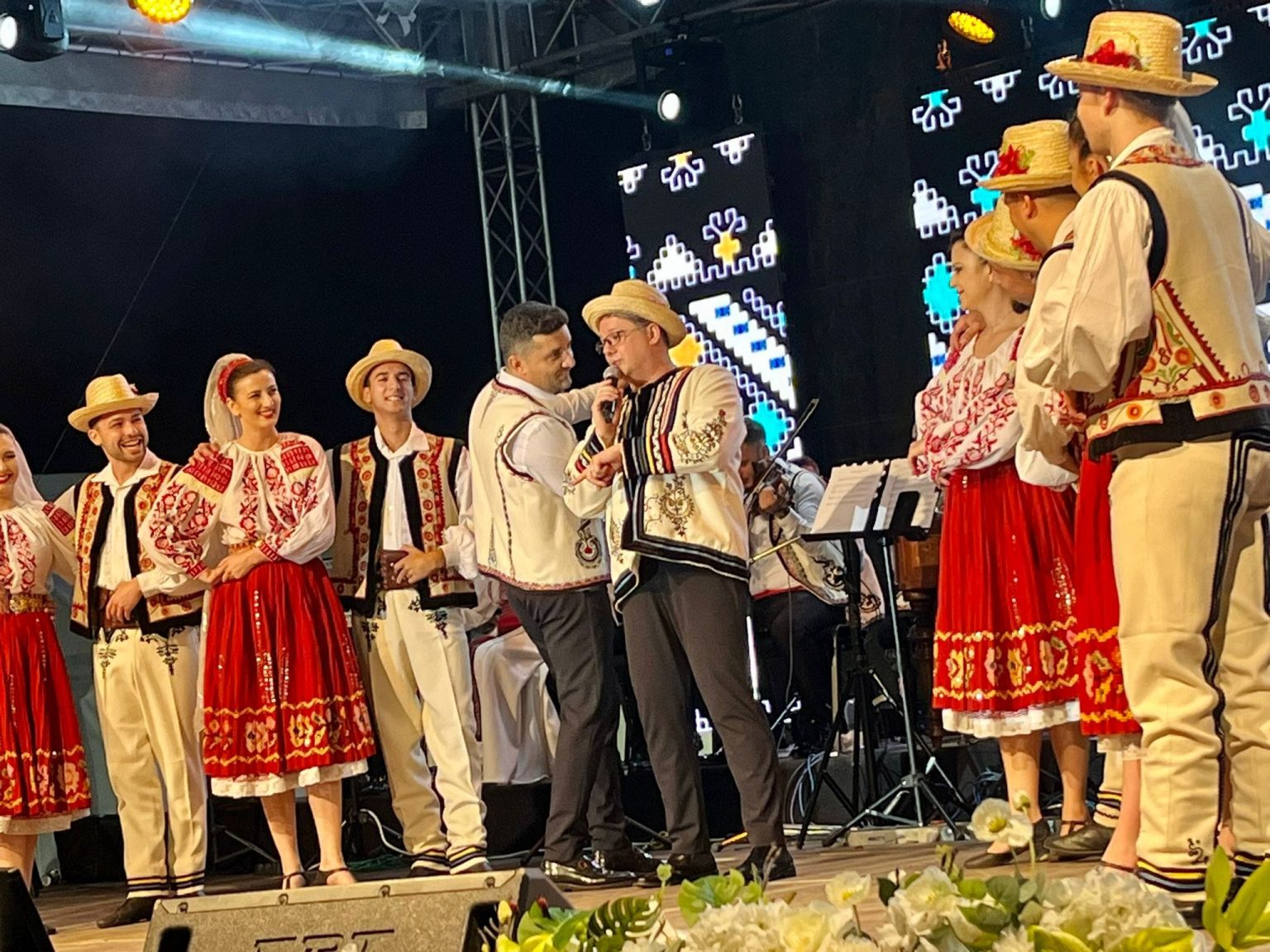 Seară de folclor cu Fuego, Orchestra Populară „Chindia” și invitații speciali