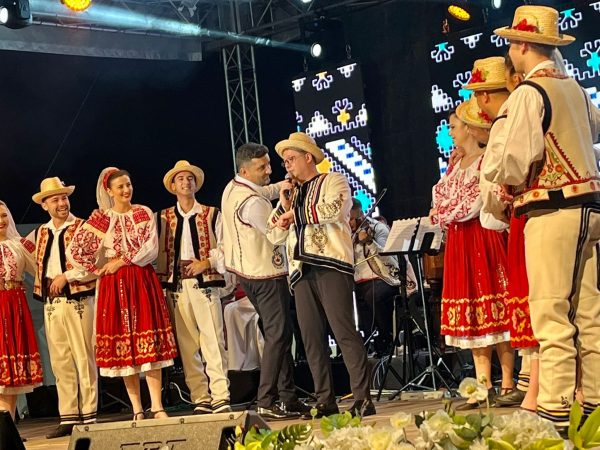 Seară de folclor cu Fuego, Orchestra Populară „Chindia” și invitații speciali