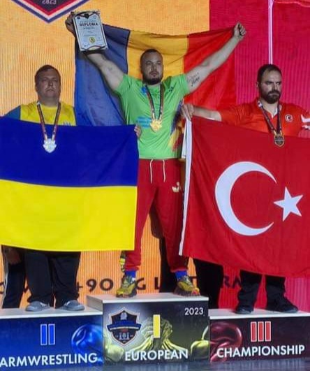 Răcăreanul Sergiu Țecu abținut două titlurile,  CAMPION EUROPEAN - braț stâng și VICECAMPION EUROPEAN -  braț drept, după participarea 