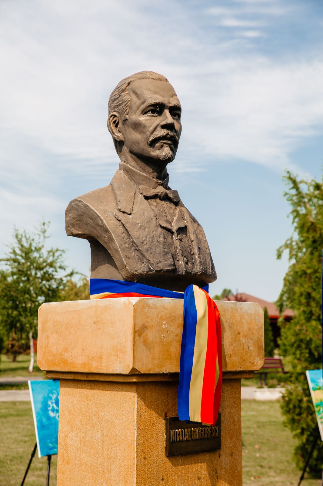 Cu prilejul împlinirii a 116 ani de la trecerea la cele veşnice a pictorului Nicolae Grigorescu, în parcul orașului Titu
