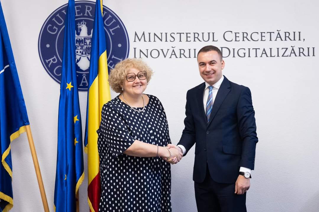 Autoritățile alături de experții din Banca Mondială mută relația românilor cu Statul, de la ghișeu și la cozi, direct pe telefoanele acestora.