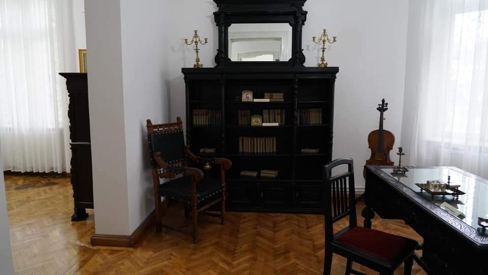 O vizită la Muzeul Scriitorilor Dâmbovițeni