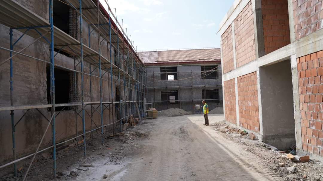 Autoritățile locale investesc masiv în educația copiilor din județul Dâmbovița, iar orașul Fieni este unul dintre cele mai bune exemple.