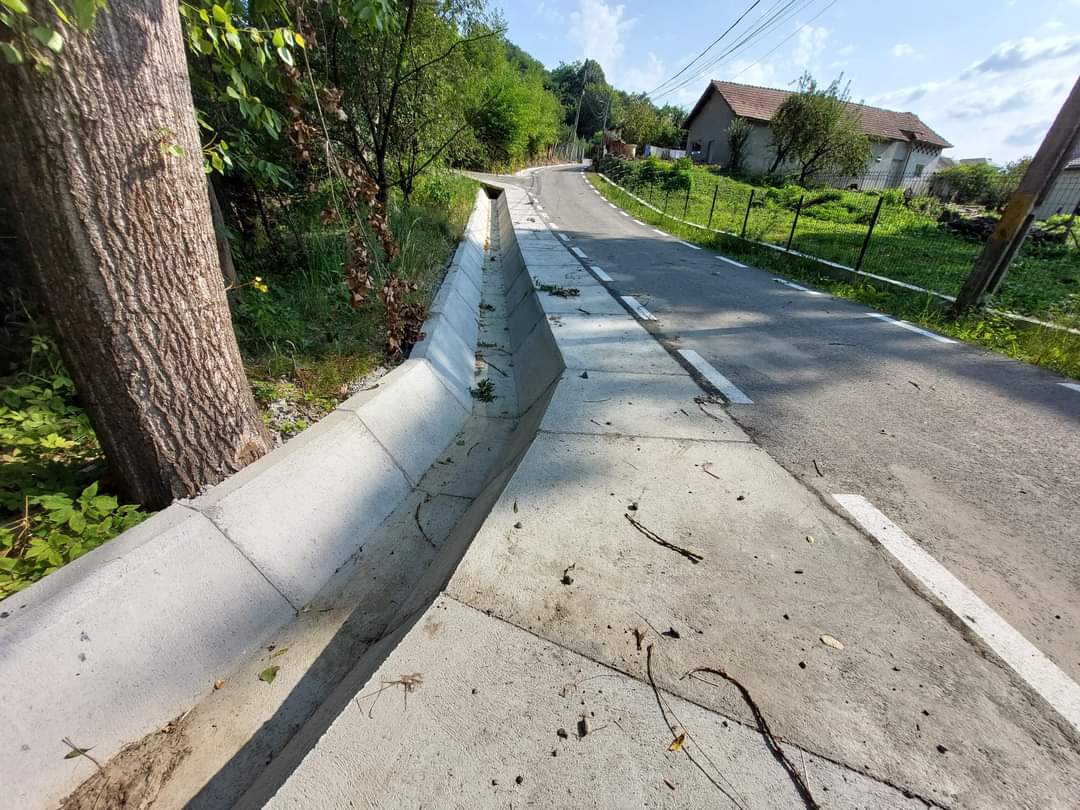 Promisiune îndeplinită de către administrația locală de la Voinești, s-au finalizat lucrările de asfaltare a străzilor din satul Gemenea -Brătuleșt, cu finanțare prin PJDL. 