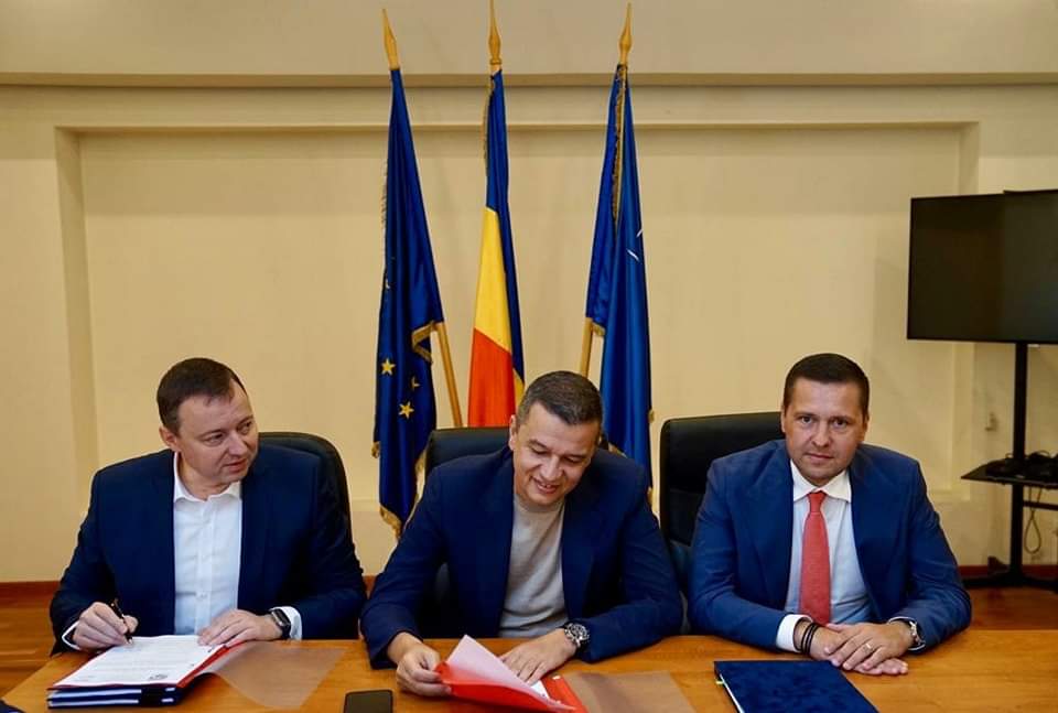 S-a semnat contractul pentru proiectarea și execuția lucrărilor de modernizare a DN 71, sectorul Târgoviște - Sinaia, prezet la eveniment a fost și președintele CJ Dâmbovița, Corneliu Ștefan.