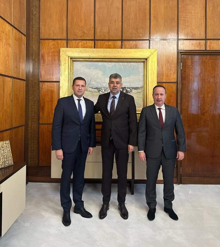  Președintele CJ Dâmbovița, Corneliu Ștefan   alături de premierul Marcel Ciolacu și ministrul Fondurilor Europene, Adrian Câciu