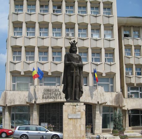 Noutăţi pentru funcţionarii publici în Legea învăţământului superior