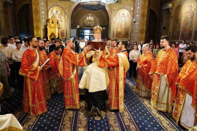 SĂRBĂTOAREA ÎNĂLȚĂRII SFINTEI CRUCI LA CATEDRALA DIN TÂRGOVIȘTE