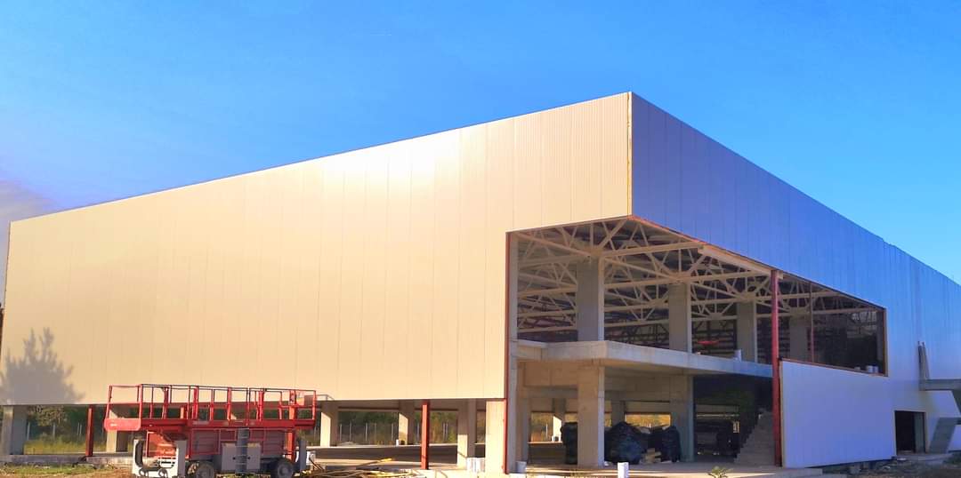 Lucrările sunt în grafic la sala de sport realizată de Primăria Târgoviște în campusul Universității ”Valahia”, capacitatea sălii va fi de 180 de locuri