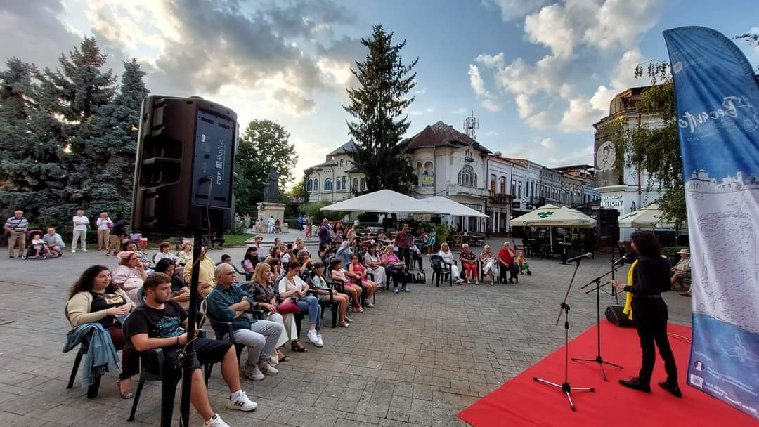 Pe Centrul Vechi din Târgoviște,  concert de muzică clasică cu soprana Daria Lupu și tenorul Cosmin Manole, acompaniați de pianistul George Rizea Pianul