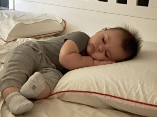 Ghid pentru Primele Zile cu Bebelușul de la Drool.ro