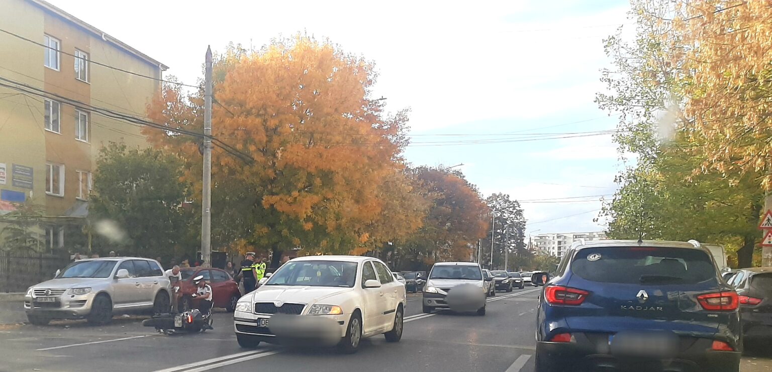 Coliziune între un  autoturism și o motocicletă pe bulevardul Unirii din Târgoviște